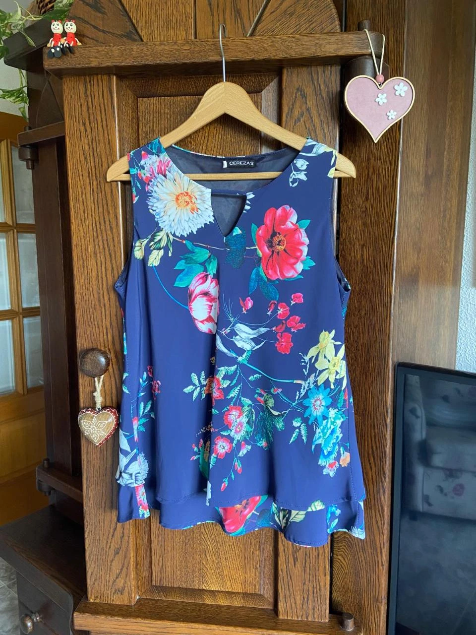 Blusa vaporosa, estampado floral, doble, con forro. Cerezas. Talla L – photo 2